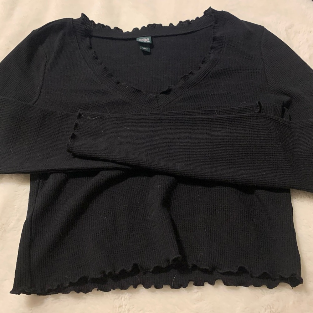 black long sleeve crop top